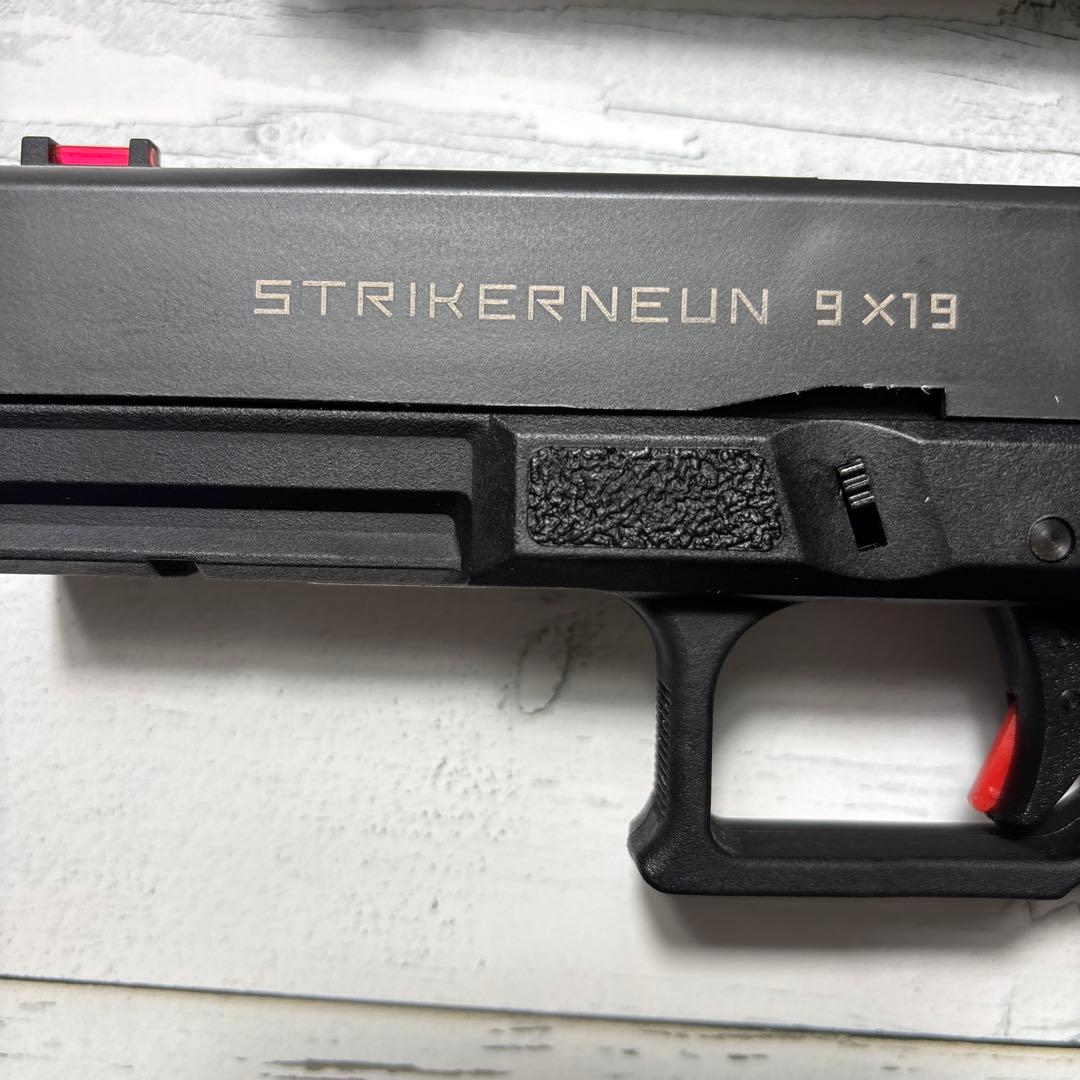 ストライカー9 カーボネイト　CO2ガズブロ　ハンドガン　マガジン2本付　箱有り