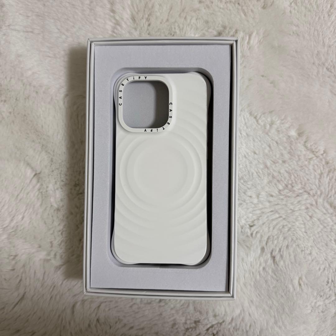 ウェーブ シリコンケースiPhone16pro