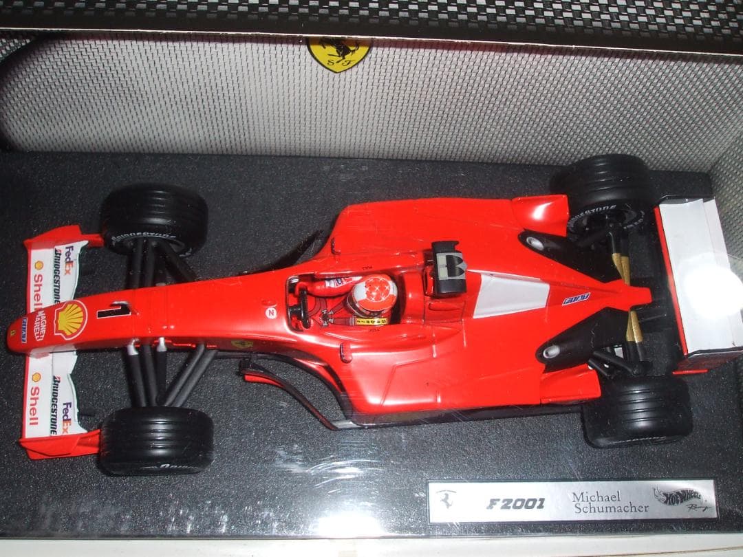 未開封　フェラーリ　F２００１　M・シューマッハ　＃１　マテル　１／１８