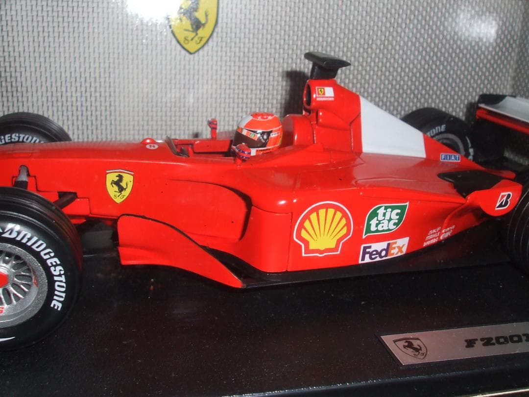 未開封　フェラーリ　F２００１　M・シューマッハ　＃１　マテル　１／１８