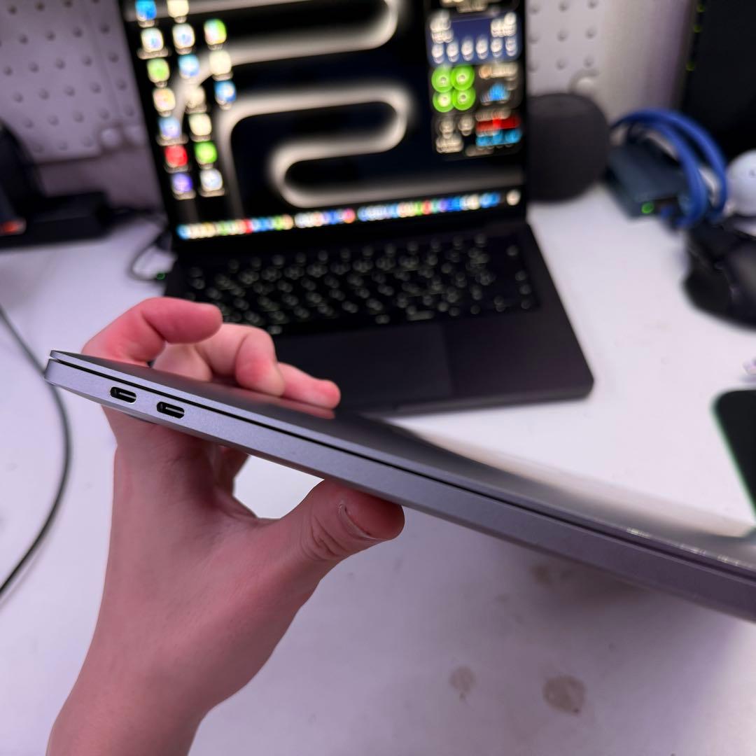 MacBookPro 2019モデル i5 TouchBar搭載 極美品