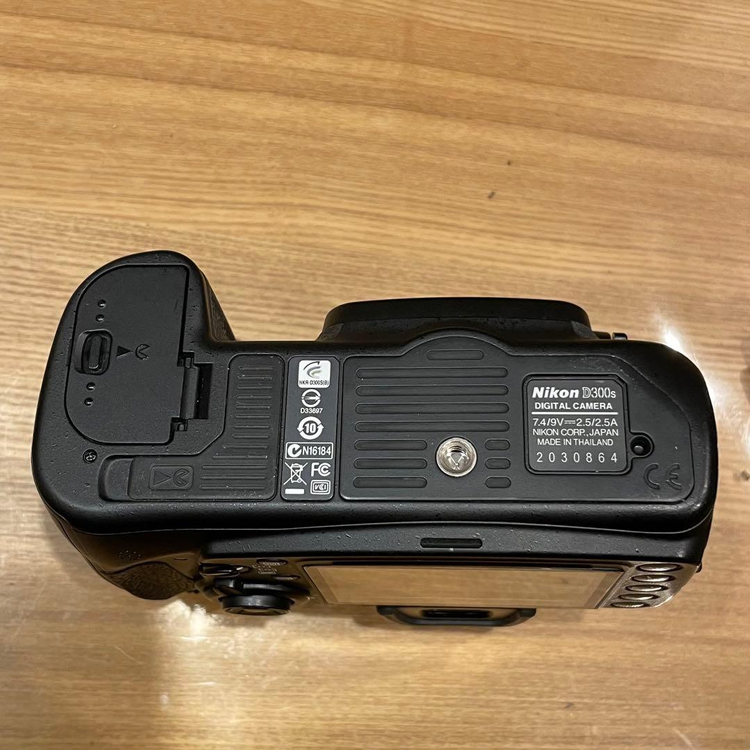 美品　Nikon D300S　AF-S 18-105 3.5-5.6レンズ付き