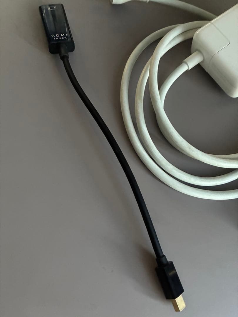 MacBook Air2015 11インチ　4GB HDMI変換アダプター付き