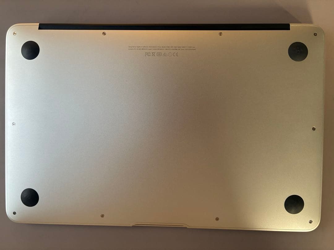 MacBook Air2015 11インチ　4GB HDMI変換アダプター付き