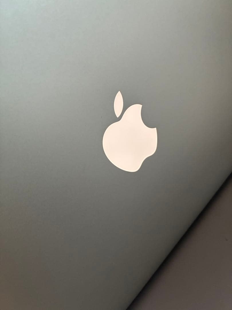 MacBook Air2015 11インチ　4GB HDMI変換アダプター付き