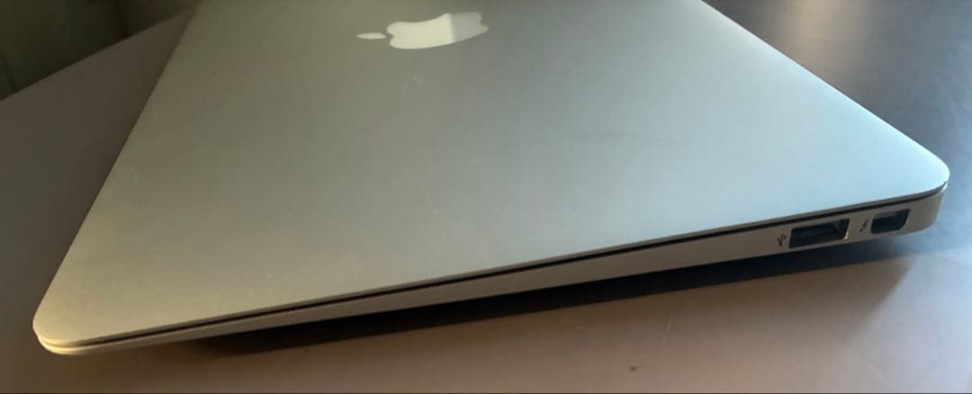 MacBook Air2015 11インチ　4GB HDMI変換アダプター付き