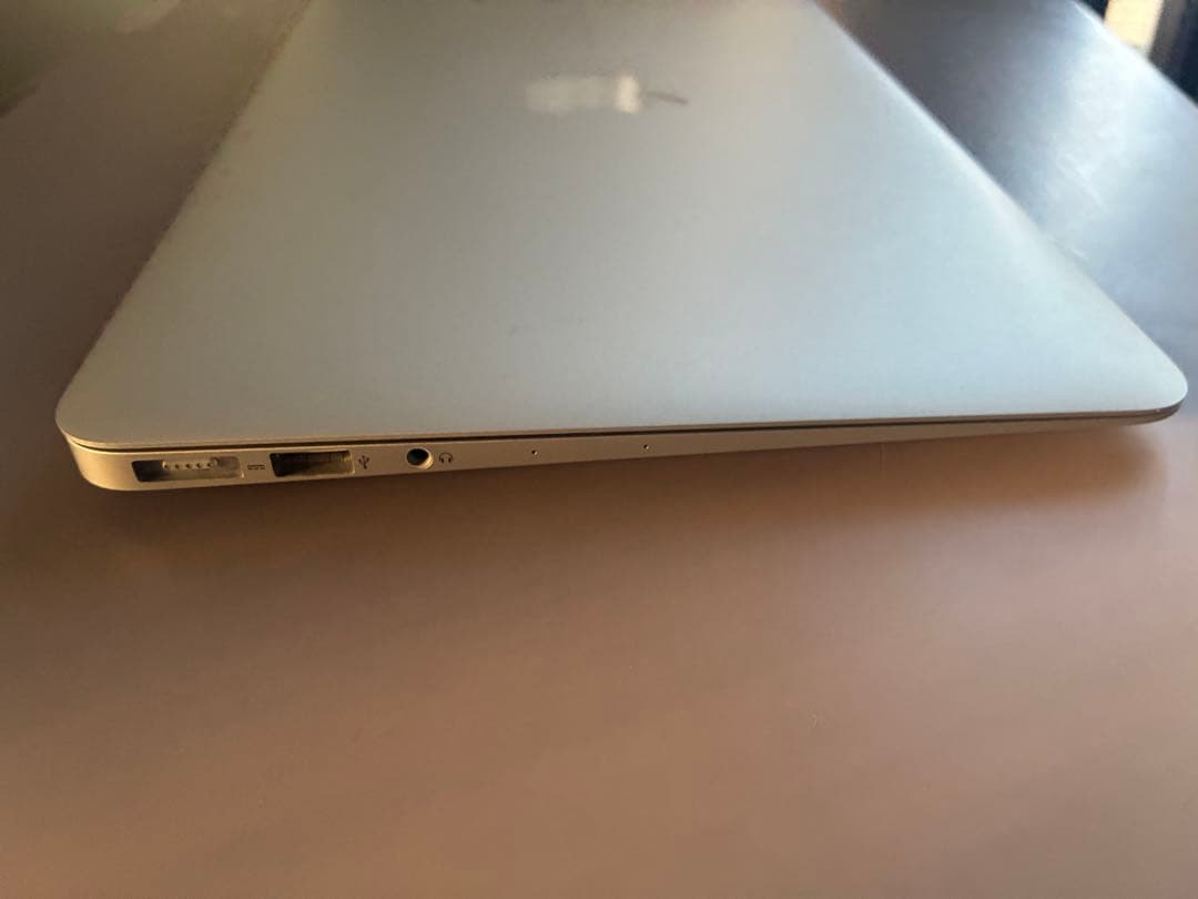 MacBook Air2015 11インチ　4GB HDMI変換アダプター付き