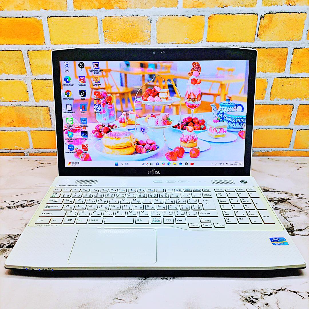 タッチパネルノートパソコン❤️爆速SSD❤️メモリ8G✨高性能i7☘️ハイスぺ