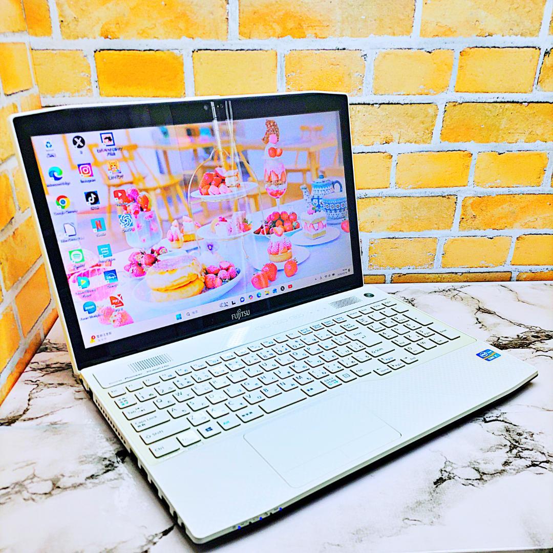 タッチパネルノートパソコン❤️爆速SSD❤️メモリ8G✨高性能i7☘️ハイスぺ