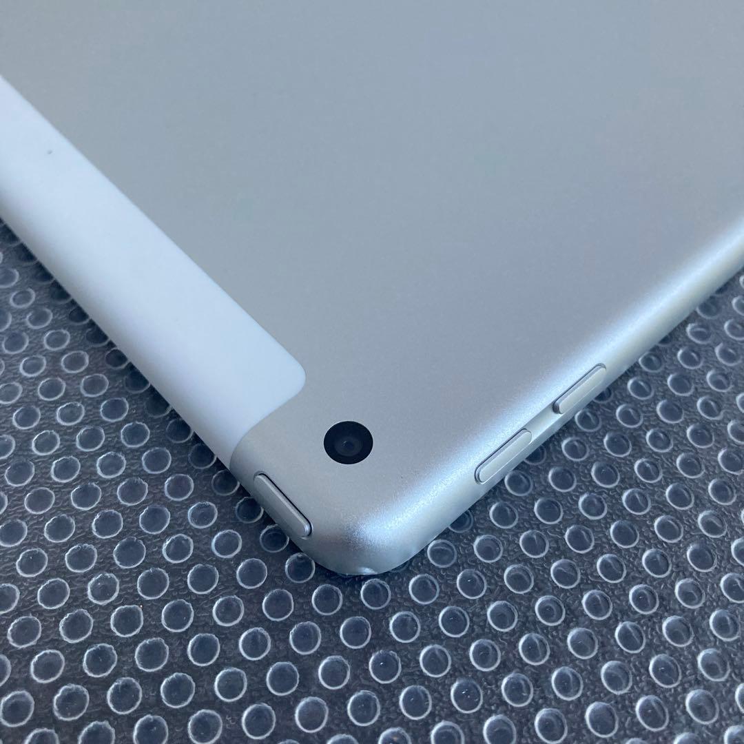 3188 美品☆電池ほぼ新品☆iPad5 第5世代 32GB SIMフリー☆