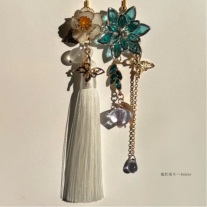 白椿と揺れる鬼灯と蓮の和風ピアス イヤリング　着物や袴　和装小物