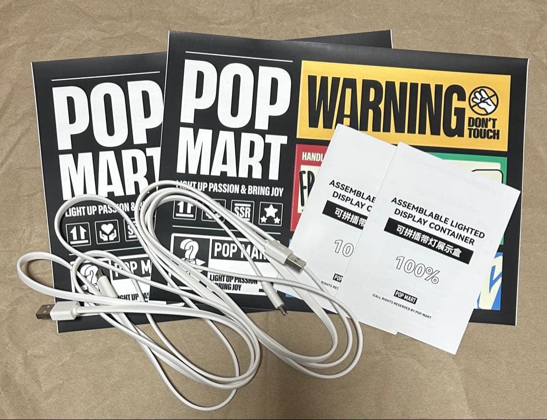 POPMART 100% ライト付き ディスプレイ コンテナ クリア(組立式)