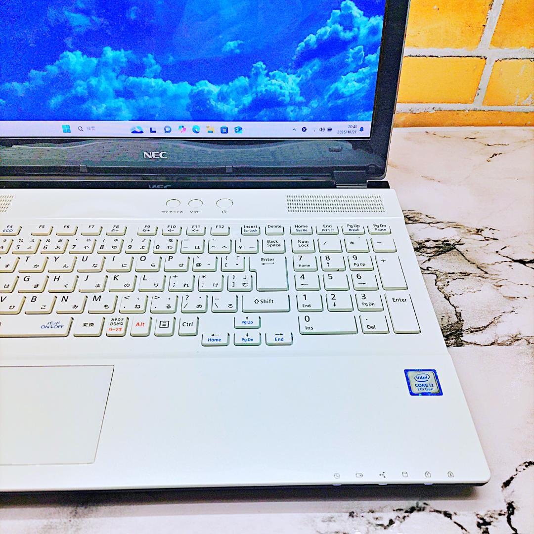 美品☘️Win11ノートパソコン❤️爆速SSD❤️Core-i3・Blu-ray