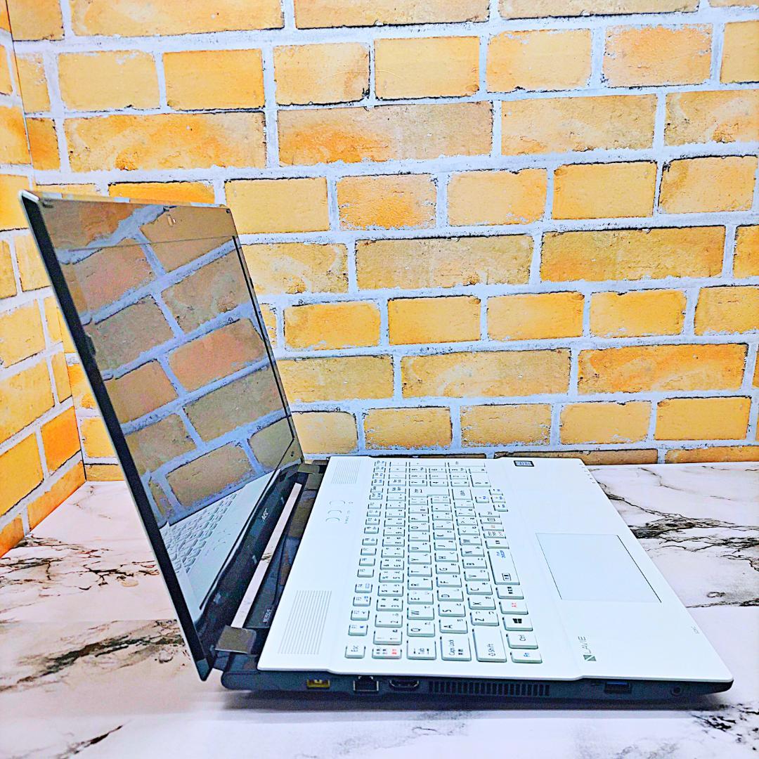 美品☘️Win11ノートパソコン❤️爆速SSD❤️Core-i3・Blu-ray