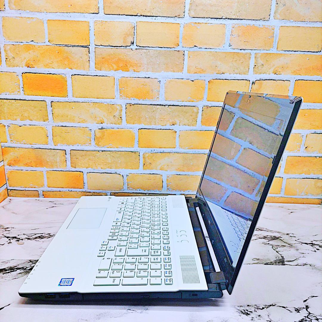 美品☘️Win11ノートパソコン❤️爆速SSD❤️Core-i3・Blu-ray