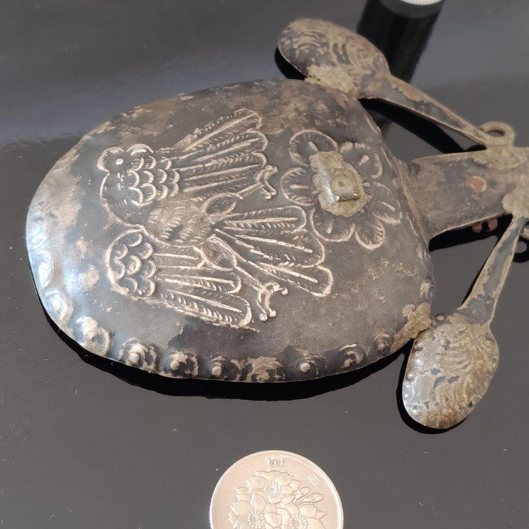 猛禽　真っ黒な銀?地　産地不明　★刻印なし