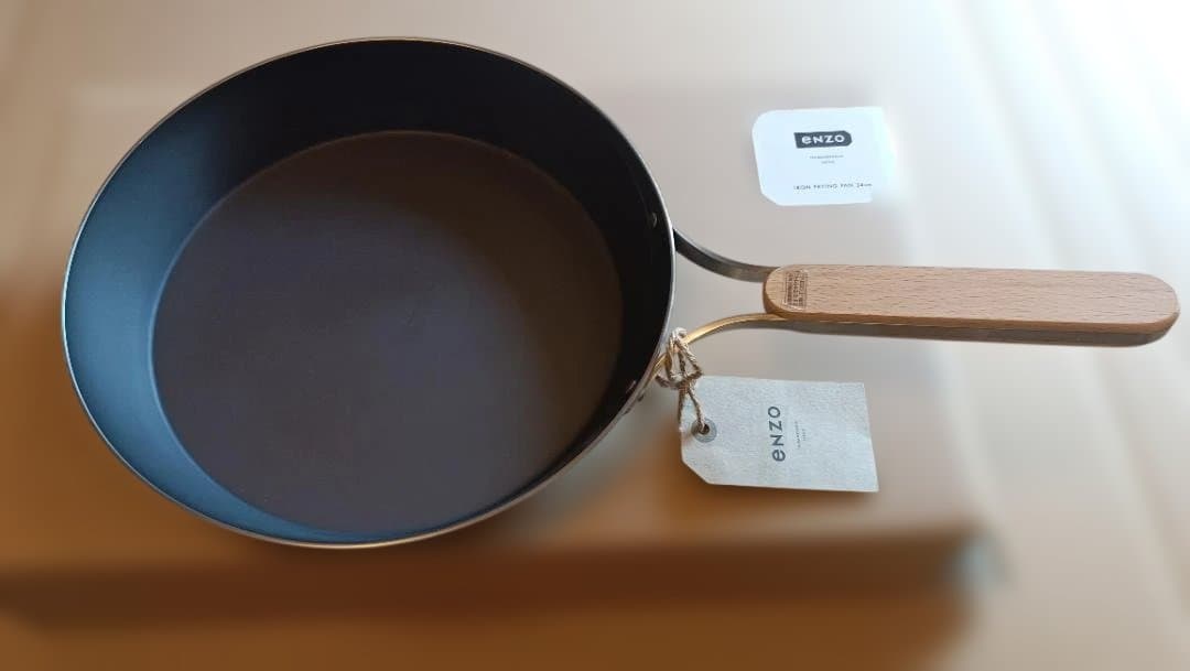 新品 エンゾウ フライパン 和平フレイズ 燕三条 鉄 ２４ｃｍ IHガス対応