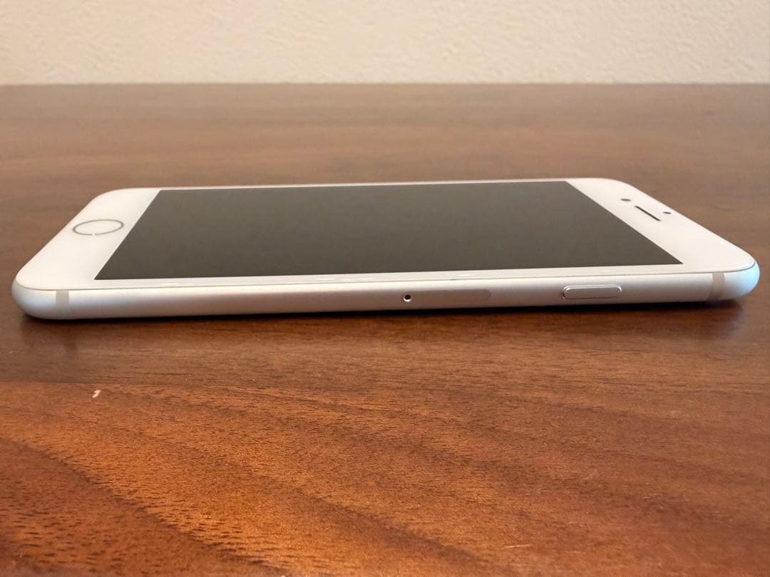 iPhone7 32Gシルバー　本体