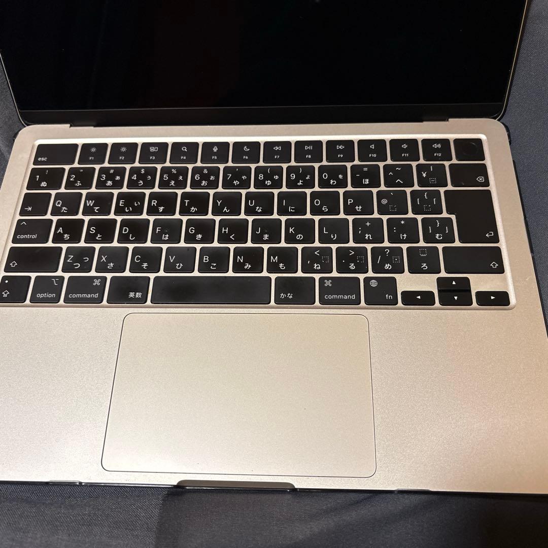Apple MacBook M2 8G 256ギガ　スターライト