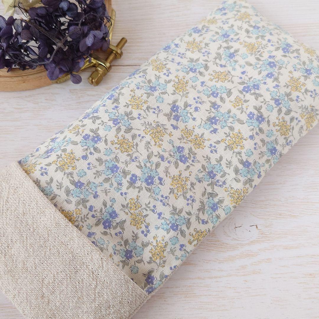 手刺繍入あずき/小豆のアイピロー【はりねずみ君と青い花束】