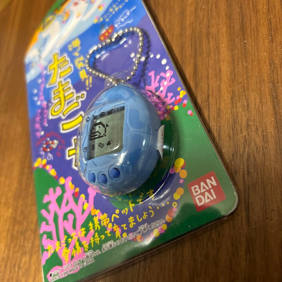 美品　海で発見 たまごっち 青　ブルー　まだらもよう