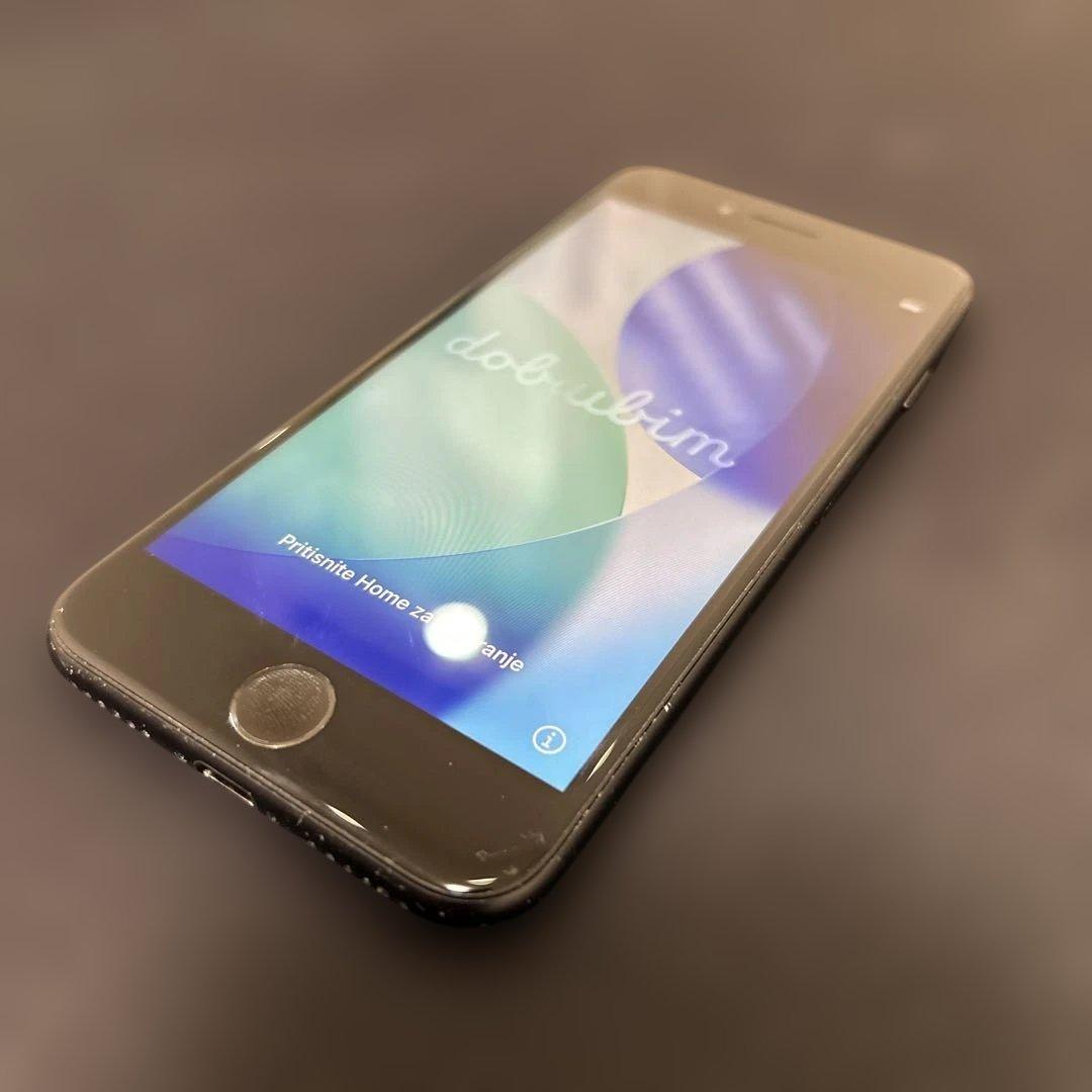 S*）様 iPhoneSE2 128GB ブラック 中古