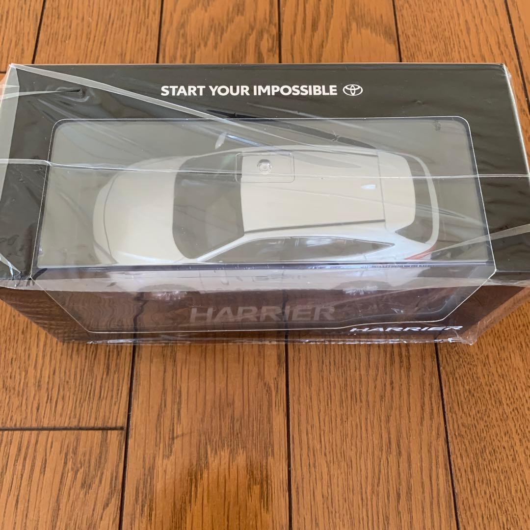 トヨタハリアー ミニカーカラーサンプル ホワイトパールクリスタルシャイン 非売品
