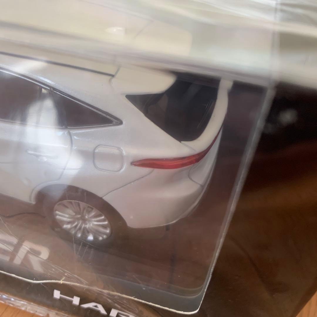 トヨタハリアー ミニカーカラーサンプル ホワイトパールクリスタルシャイン 非売品