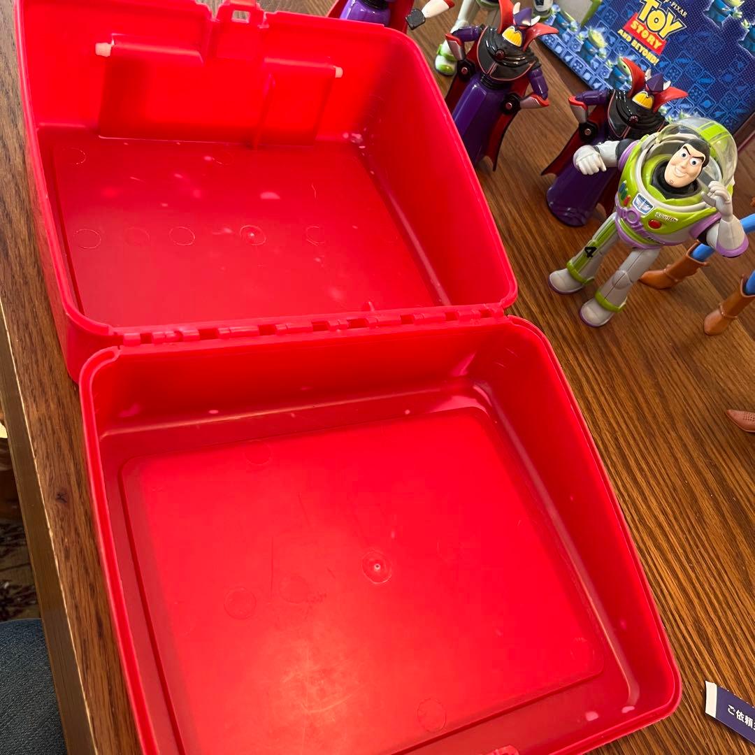 トイストーリー　サーモスランチボックスウッディ　ザークフィギュアセット