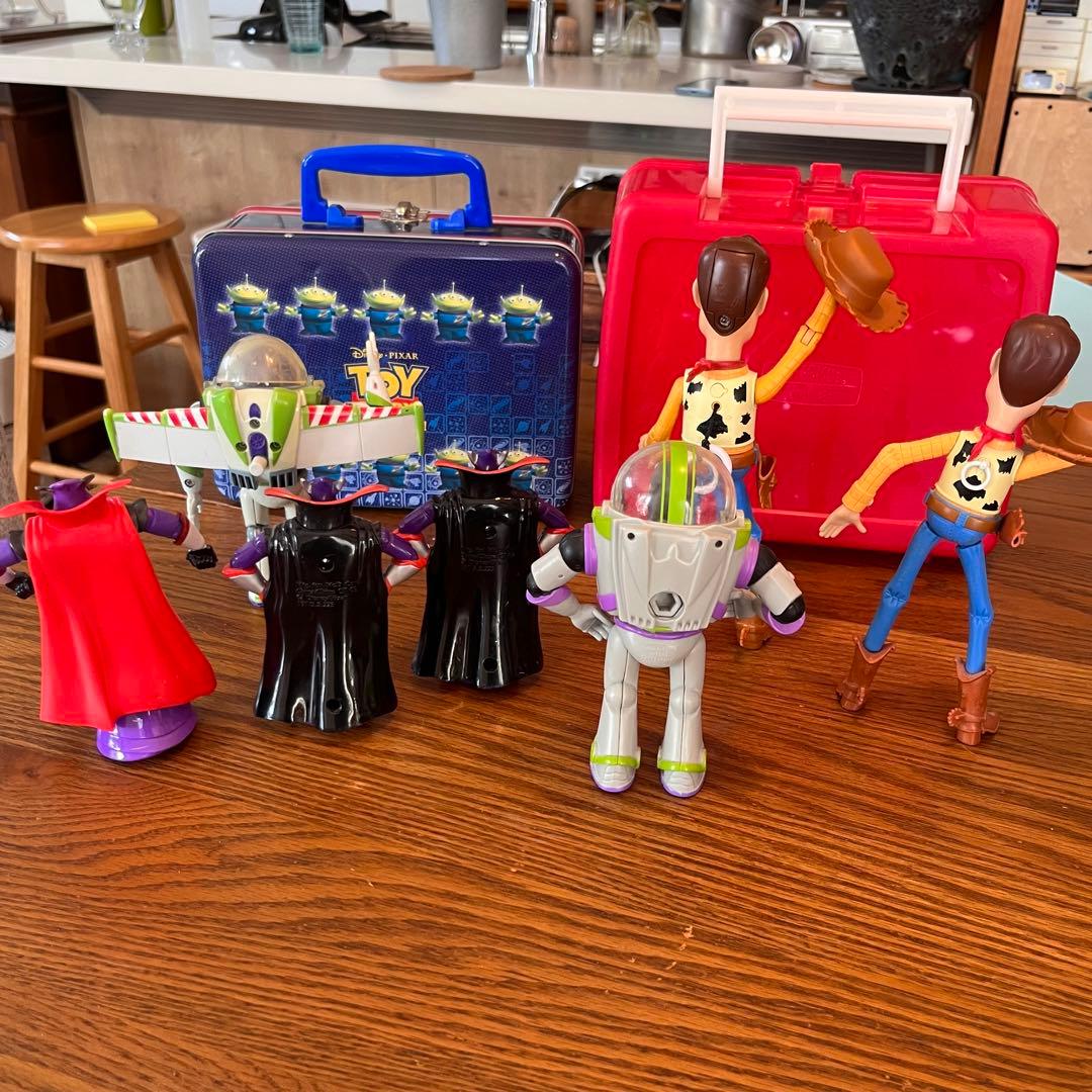 トイストーリー　サーモスランチボックスウッディ　ザークフィギュアセット