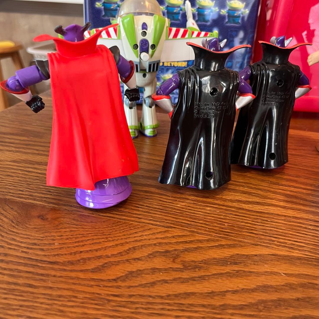 トイストーリー　サーモスランチボックスウッディ　ザークフィギュアセット