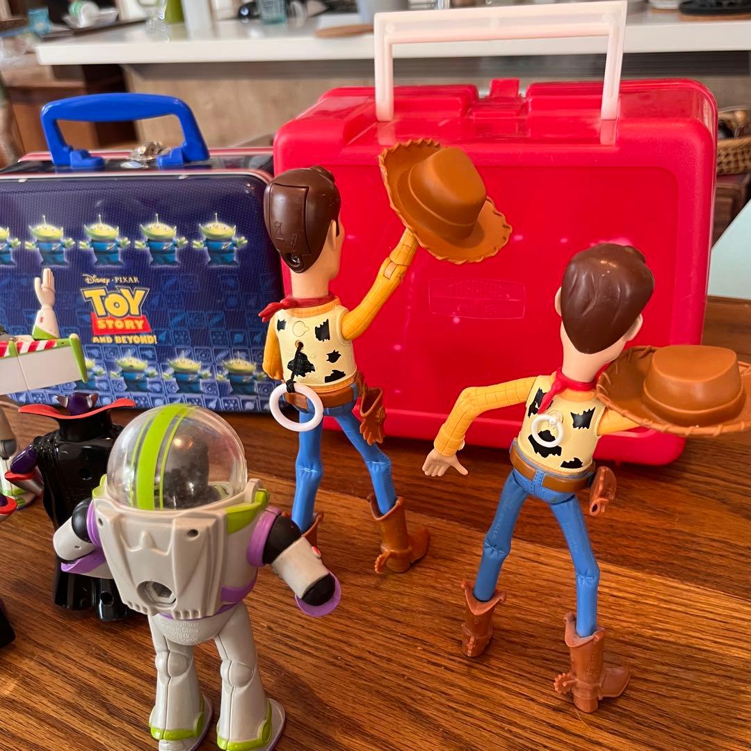 トイストーリー　サーモスランチボックスウッディ　ザークフィギュアセット