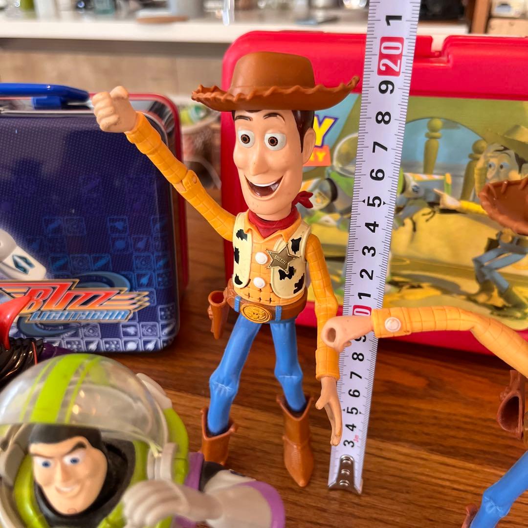 トイストーリー　サーモスランチボックスウッディ　ザークフィギュアセット