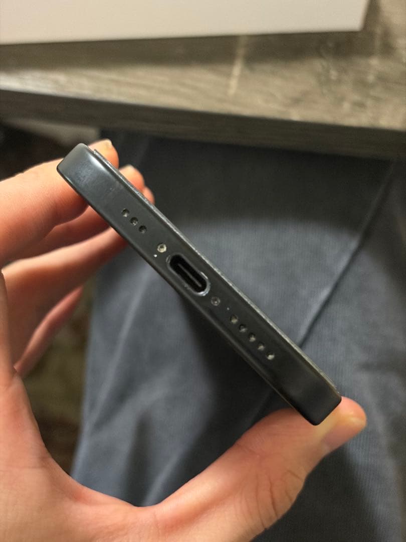 ひろ　Apple iPhone 15 ブラック 256GB