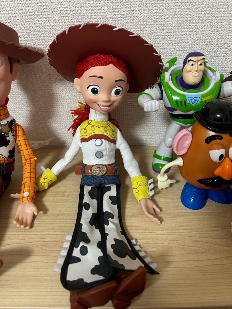 トイストーリー トーキングフィギュア お喋り ウッディ　ジェシー ブルズアイ