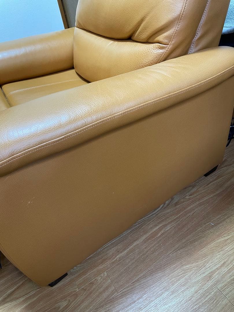 送料込！ニトリ　キャメル色 レザー本革1人用電動リクライニングソファービリーバー