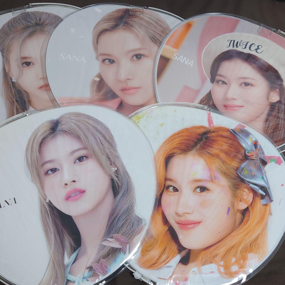 TWICE サナ うちわ 20枚 サブリー フォトカードホルダー 缶バッジ