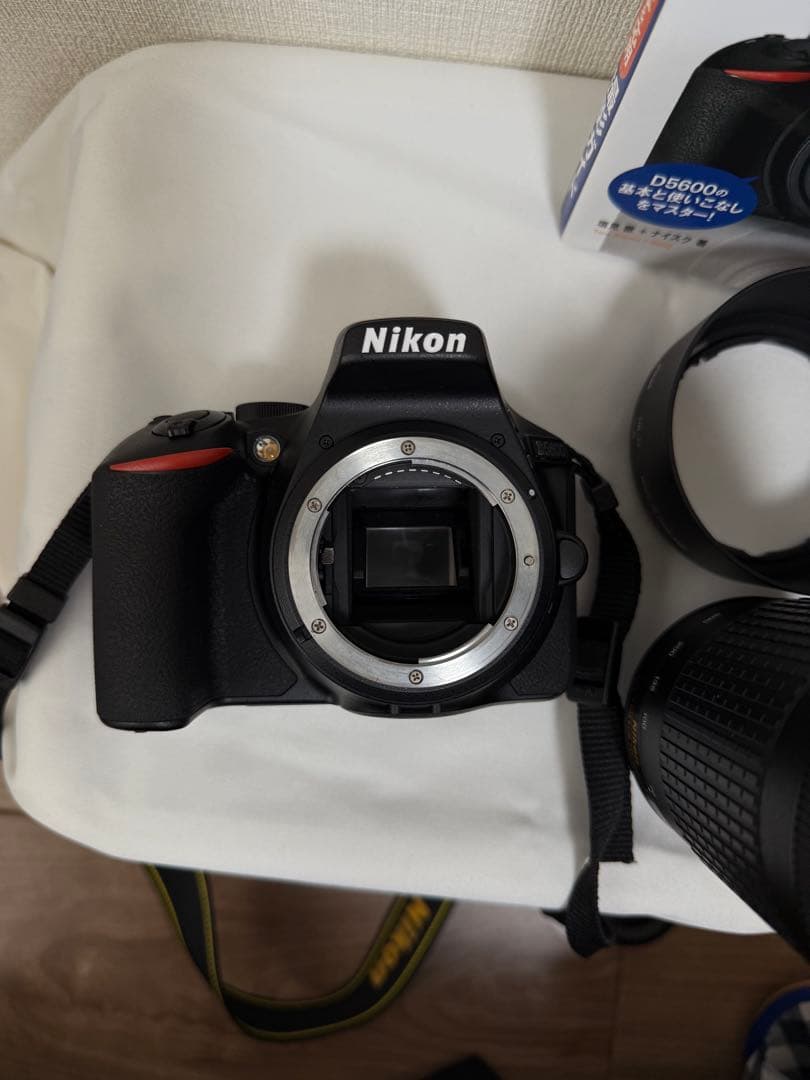 Nikon D5600 一眼レフ　ダブルズームキット