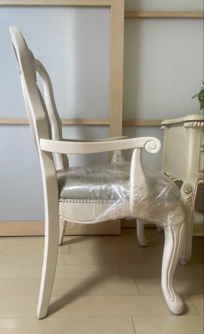 [まもなく販売終了の商品‼️]海外輸入家具（クラシックな高級椅子二脚）