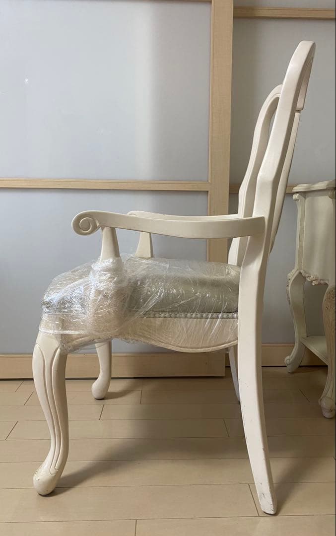 [まもなく販売終了の商品‼️]海外輸入家具（クラシックな高級椅子二脚）