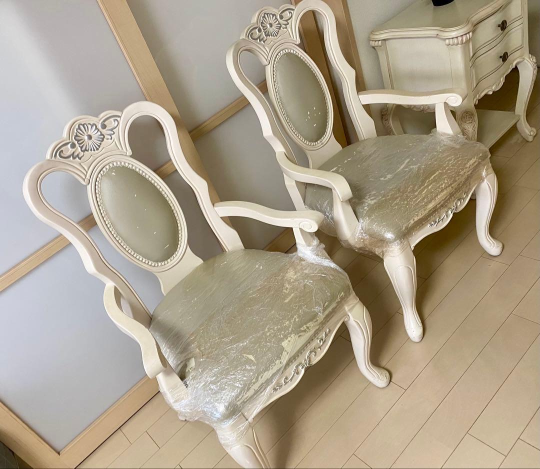 [まもなく販売終了の商品‼️]海外輸入家具（クラシックな高級椅子二脚）