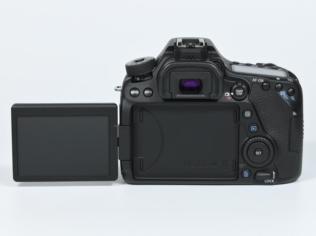 【超美品】 キヤノン　Canon EOS 80D ボディ《ショット数7029》