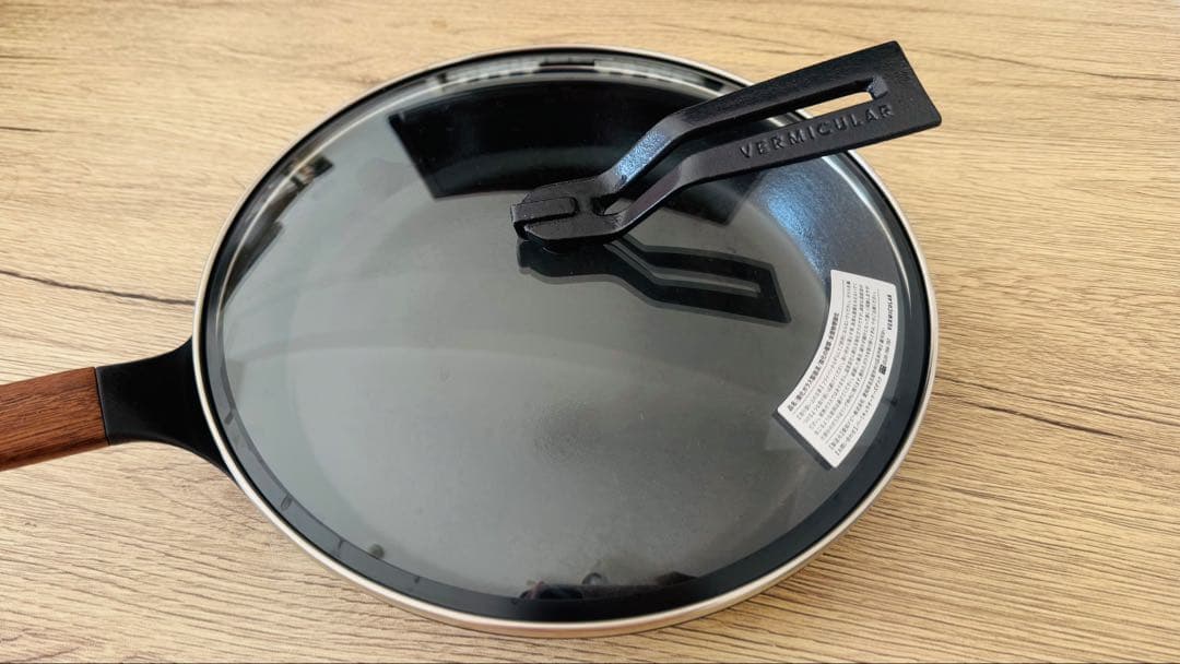 バーミキュラ鋳鉄フライパン 木製ハンドル 蓋付き