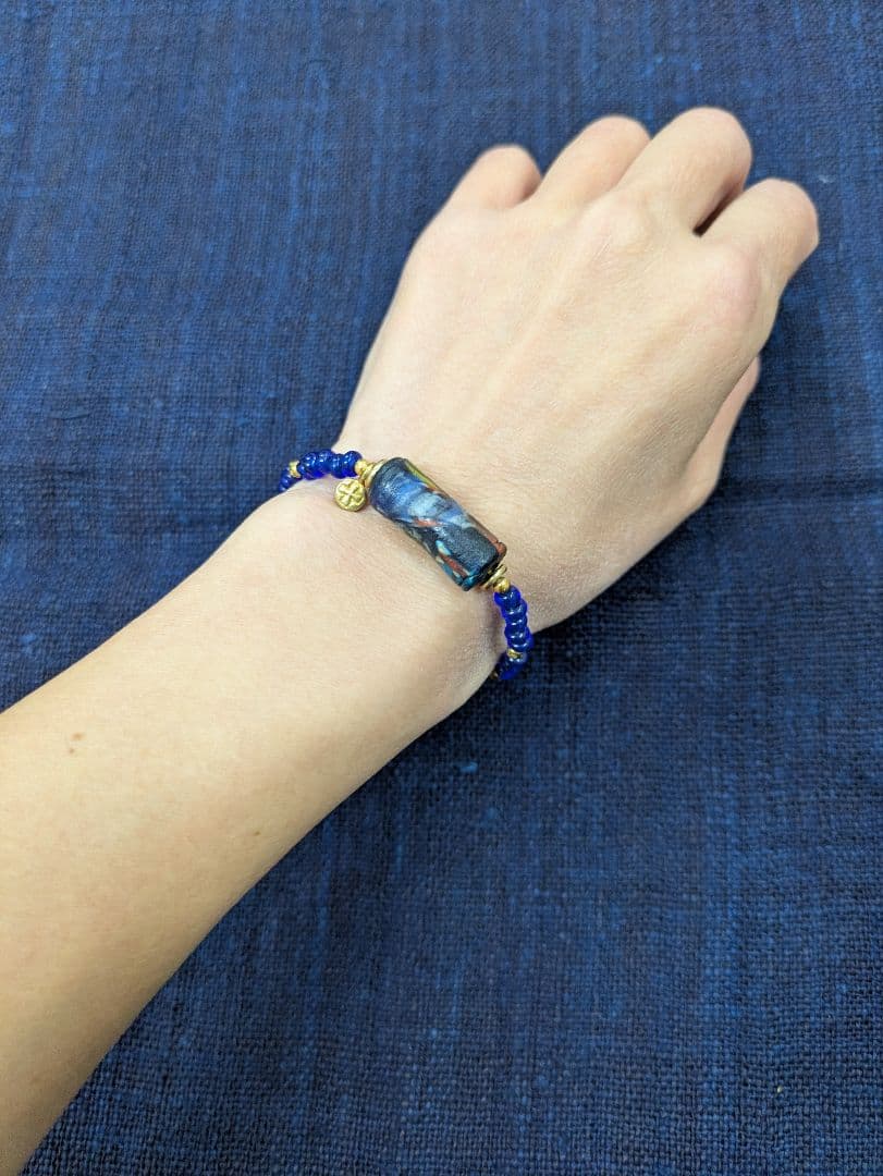 アンティークビーズとカレン族ブラス（真鍮） のブレスレットとピアス。