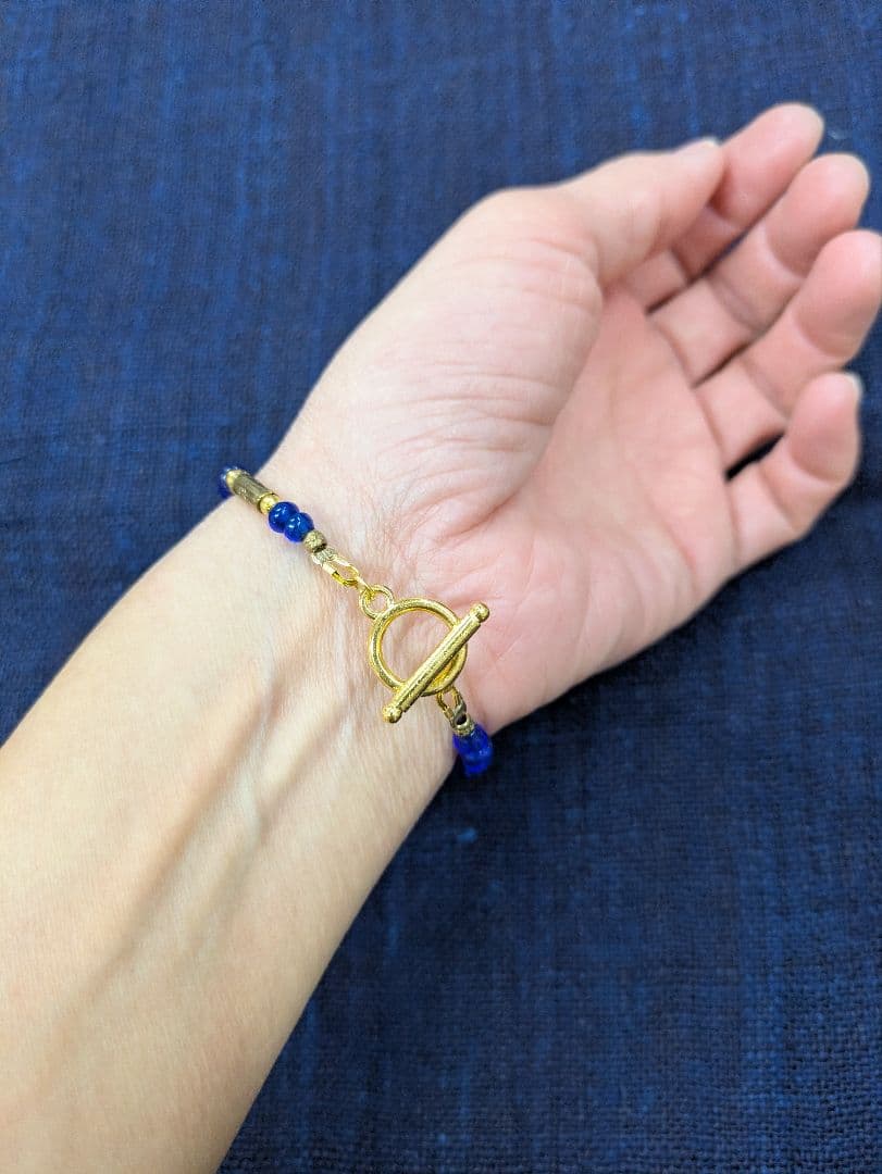 アンティークビーズとカレン族ブラス（真鍮） のブレスレットとピアス。