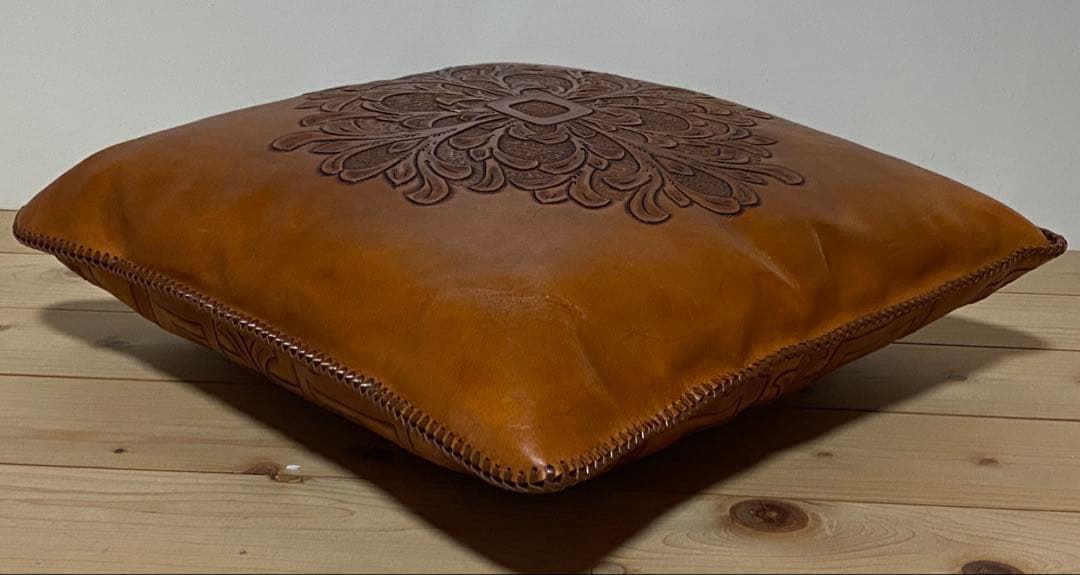 レザー 本革 カービング エンボス 加工 クッション インテリア 編み込み