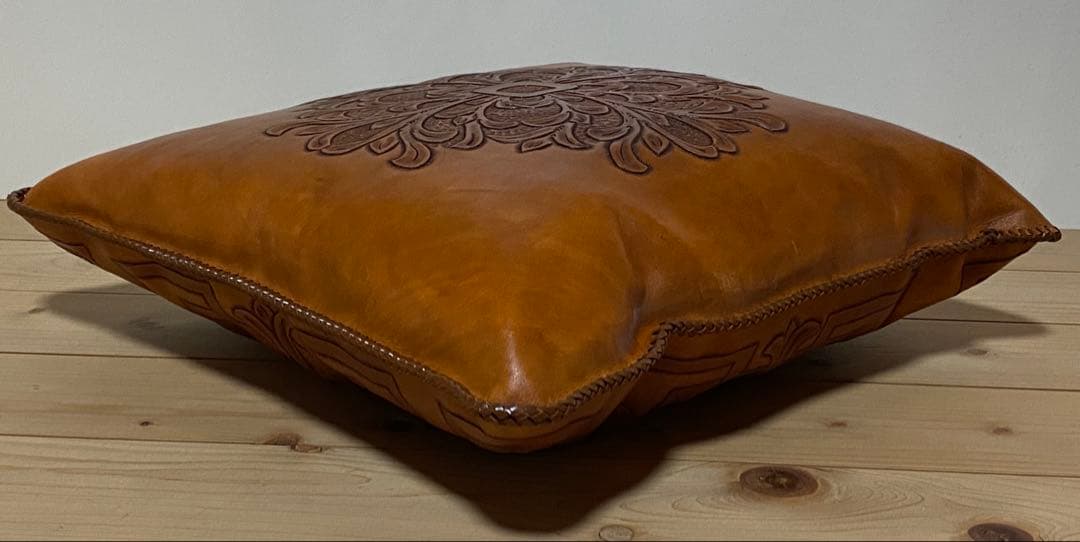 レザー 本革 カービング エンボス 加工 クッション インテリア 編み込み