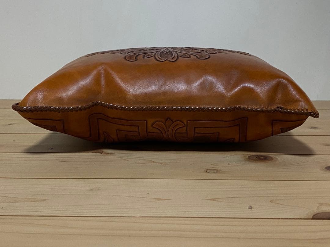 レザー 本革 カービング エンボス 加工 クッション インテリア 編み込み