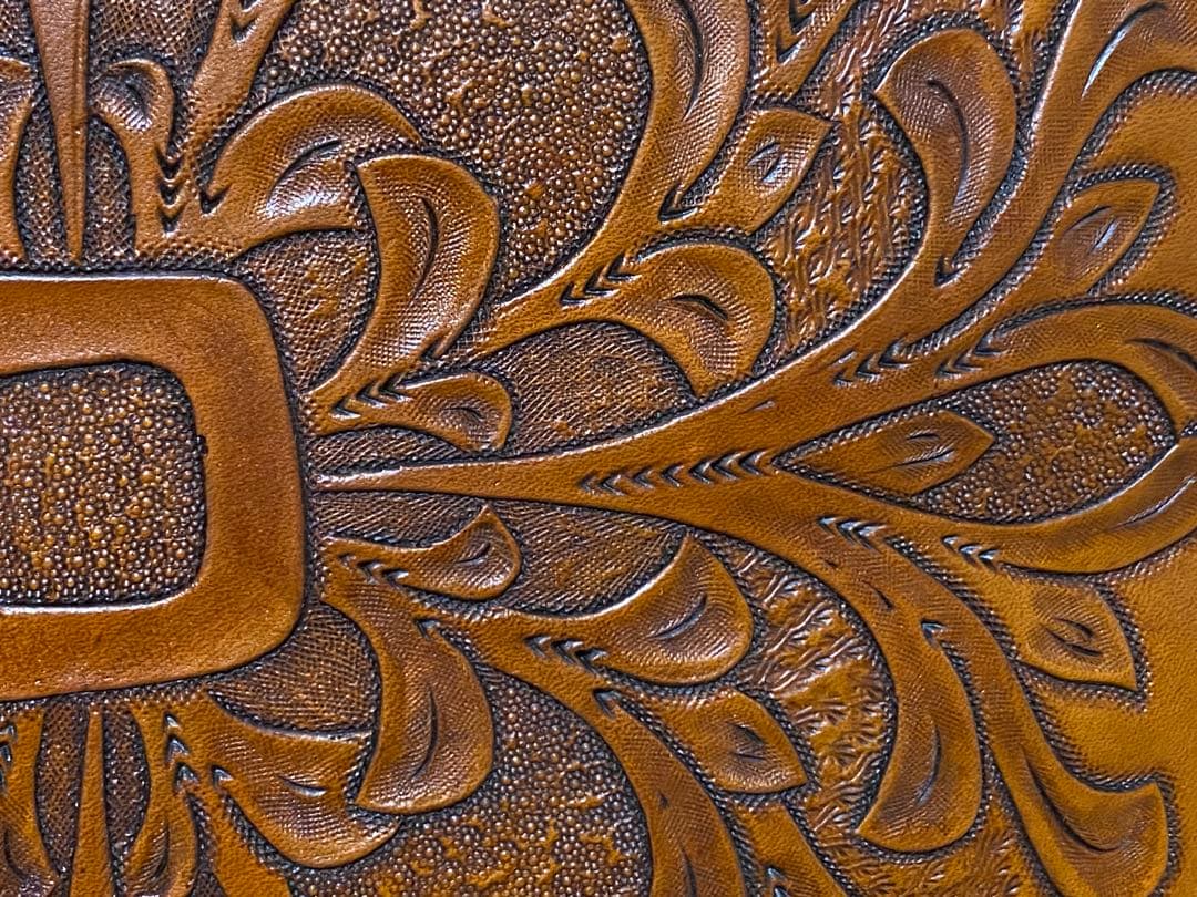 レザー 本革 カービング エンボス 加工 クッション インテリア 編み込み