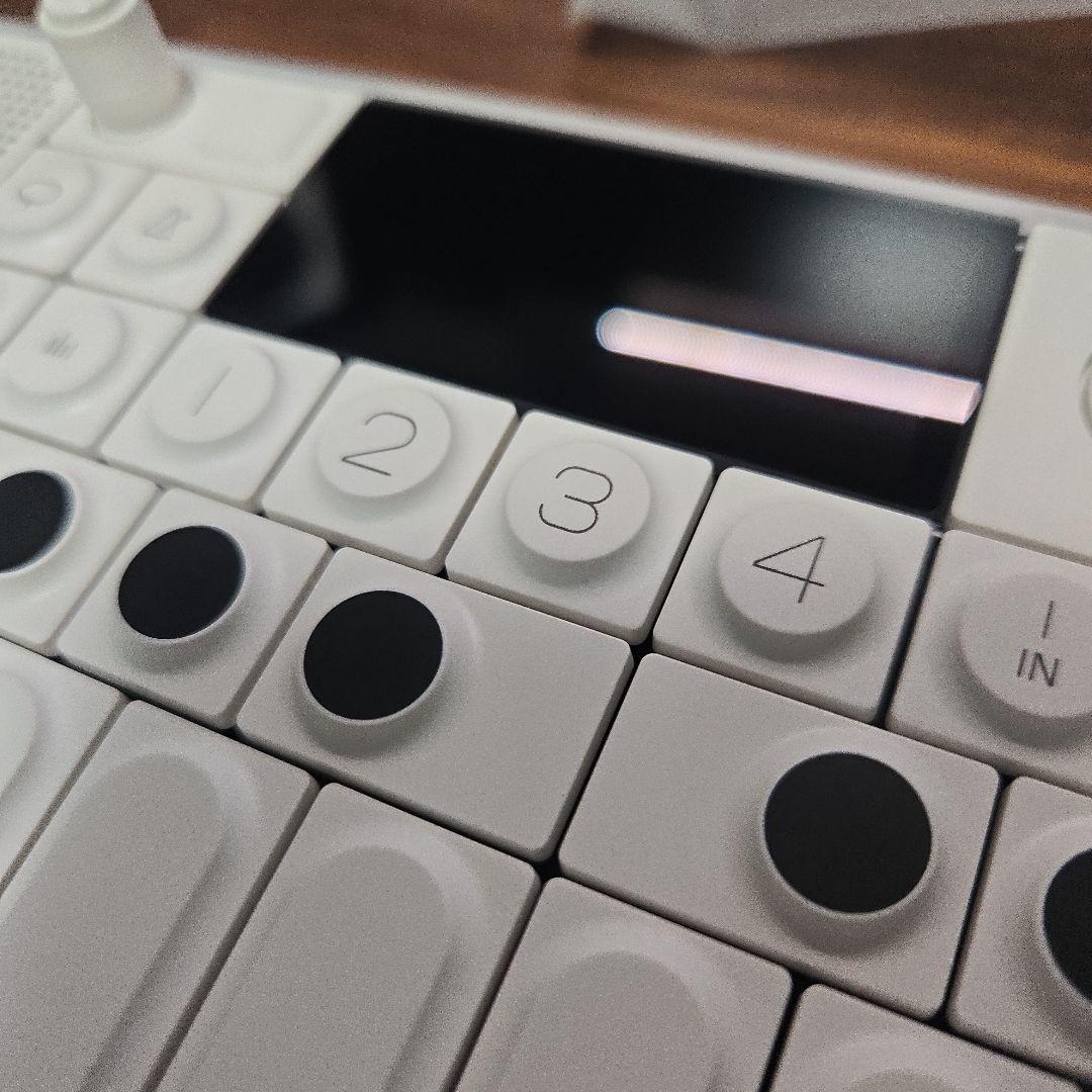 OP-1 field シンセサイザー ホワイト